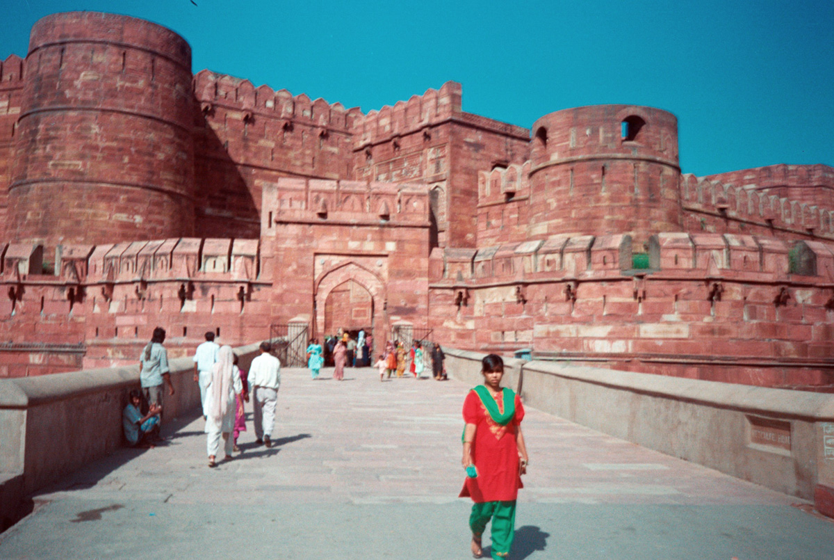 india-red-fort-agra-near-taj-mahal_1