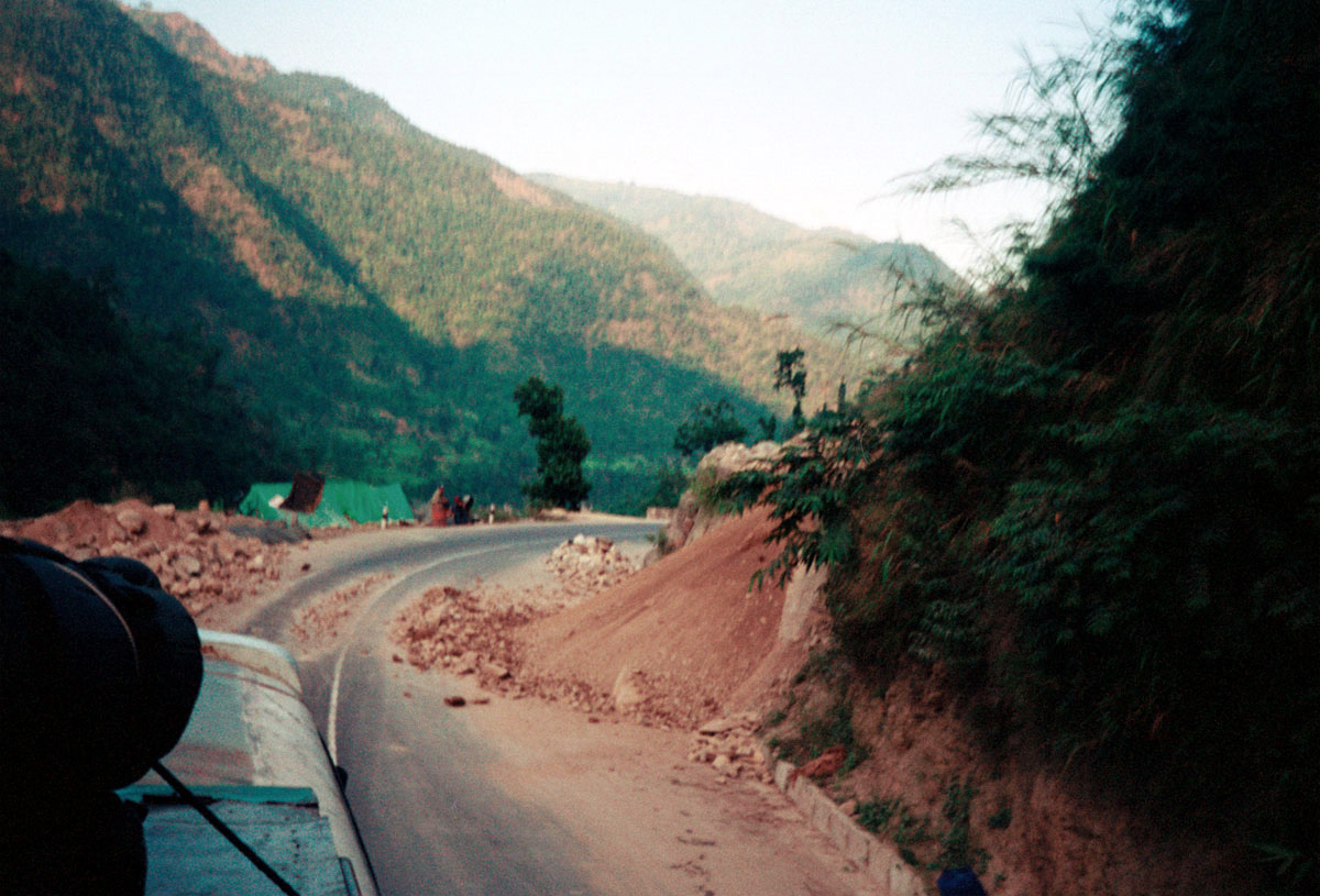 nepal-crossing-mountains
