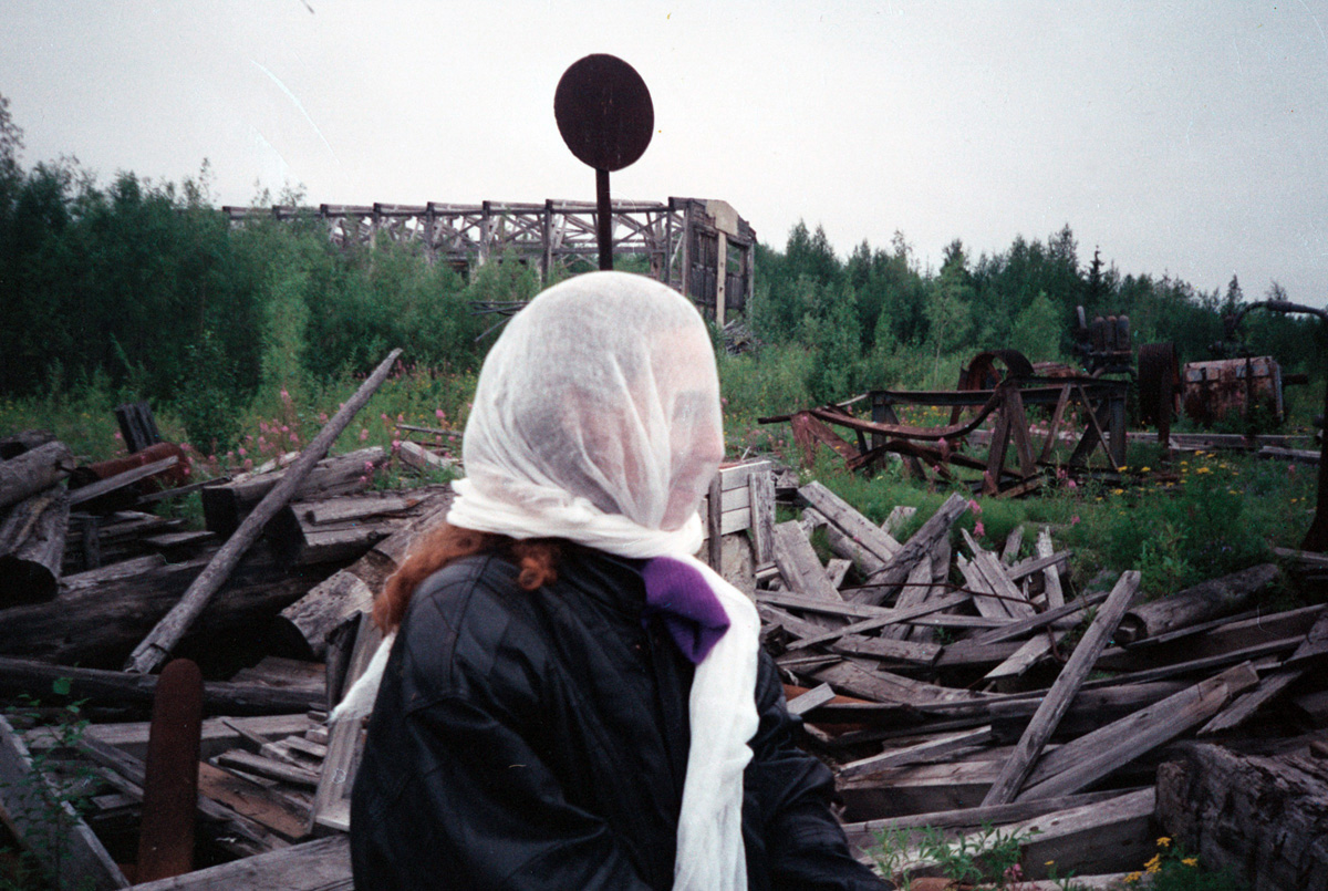 russia-woman-in-mossie-mask-on-way-to-gulag_0